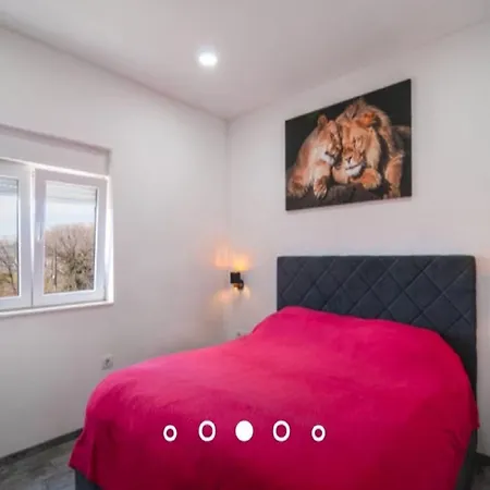 דירה Andrea - Three Bedroom With Shared Swimming Pool סולין