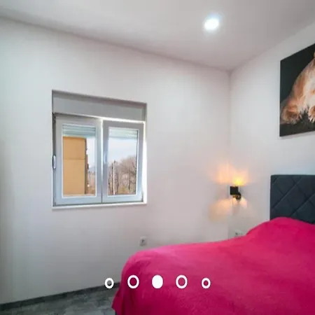 דירה Andrea - Three Bedroom With Shared Swimming Pool סולין