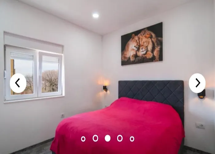 דירה Andrea - Three Bedroom With Shared Swimming Pool סולין