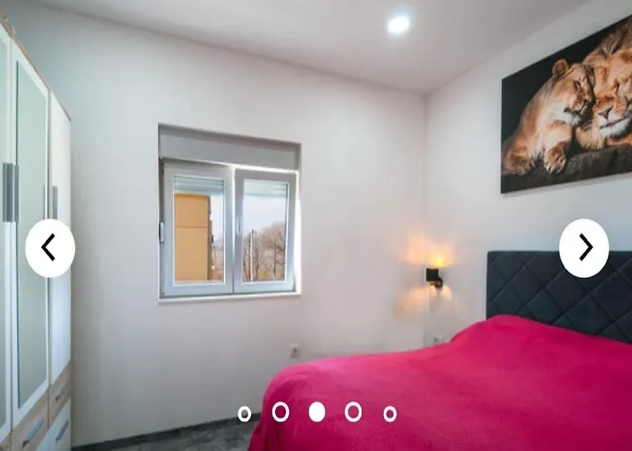 דירה Andrea - Three Bedroom With Shared Swimming Pool סולין
