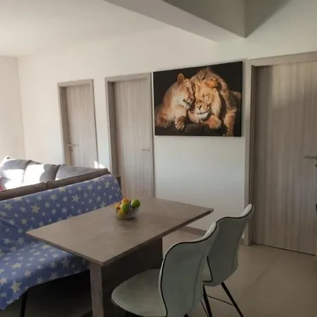 アパート Andrea - Three Bedroom With Shared Swimming Pool ソリン