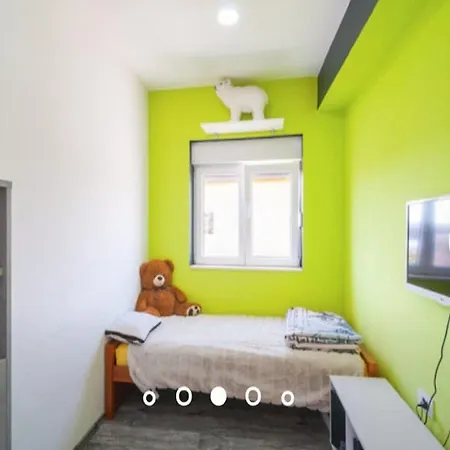 Apartman Andrea - Three Bedroom With Shared Swimming Pool *