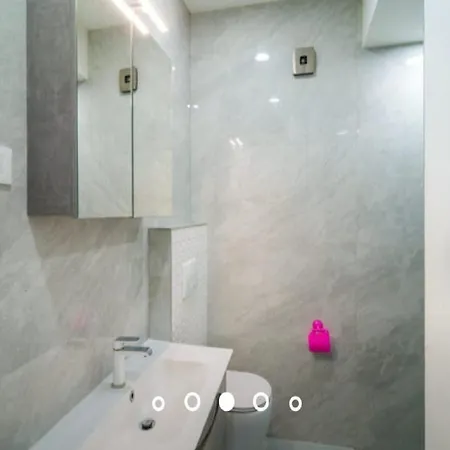 Andrea - Three Bedroom With Shared Swimming Pool アパート